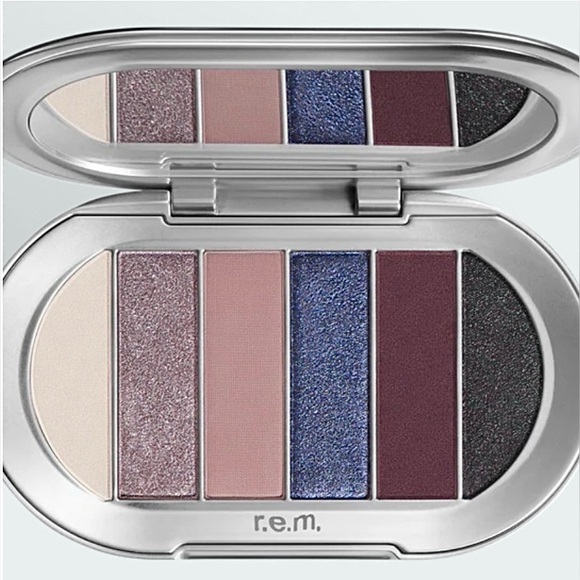 $20 MAKE UP PALLETS - Picture 10 of 10